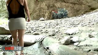 Mesum wanita sing nunggu kasempatan kanggo njaluk bajingan