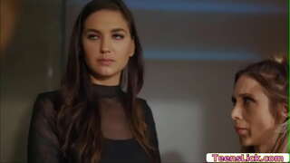 Haltu Take a komplasé nan nesesidatnan i ku ta inclui obra pa Silvia Sigi