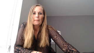 Sexy milf helpas instigas vin cum malmola