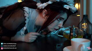 Horny dëm déngschtmeedchen