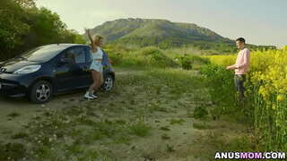 چیری دی سیم میلا دھچکا کام اور ایک موم بتی میں اس کام کے لئے اسے اڑانے کے لئے