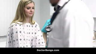 Perv ਡਾਕਟਰ ਨੂੰ ਬਦਲ ਦਿੰਦਾ ਹੈ ਦਾ ਇਲਾਜ ਕਰਨ ਲਈ ਉਸ ਦੇ ਮਰੀਜ਼