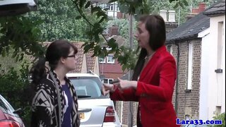 Anglický zrelé pickingup nevinnej školáčky