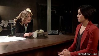 ���ერა, სამი შავგვრემანი მოადგილე, ოფიცერი, სტრაპონი ყლე