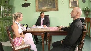 Dos kayente di skol kastigabel riba atraves di universidat na Mi Luna ku gran juggers