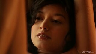 САД тинејџерски Едем имаат некоја забава време сам