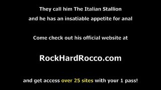 Slut stepteen vuole essere come la sua matrigna,cominciano a baciare e leccare ogni altri figa.Improvvisamente il suo stepdad arriva,invece di arrabbiarsi li lascia succhiare di gola il suo cazzo grosso.In cambio si scopa stepteens figa e mogli stretto asino succosa.