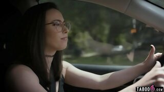 ���ેસી કાલવેર્ટ ગયા પસંદ કરવા માટે તેના વસ્તુઓ તેના ભૂતપૂર્વ