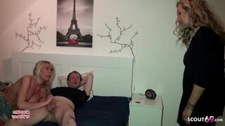 Geile MILF mit Mega Titten ervischtas ihre beste Freundin beim rummachen ir laesst sich zum Dreier ueberreden