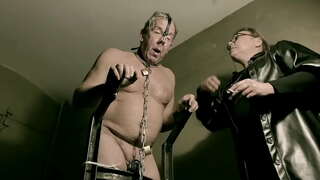 ���ਾਲਕਣ ਅਪ੍ਰੈਲ - ਕਾਲੇ catsuit ਗੁਲਾਮ ਲੈਟੇਕਸ ਵਰਤਿਆ ਗਿਆ ਹੈ